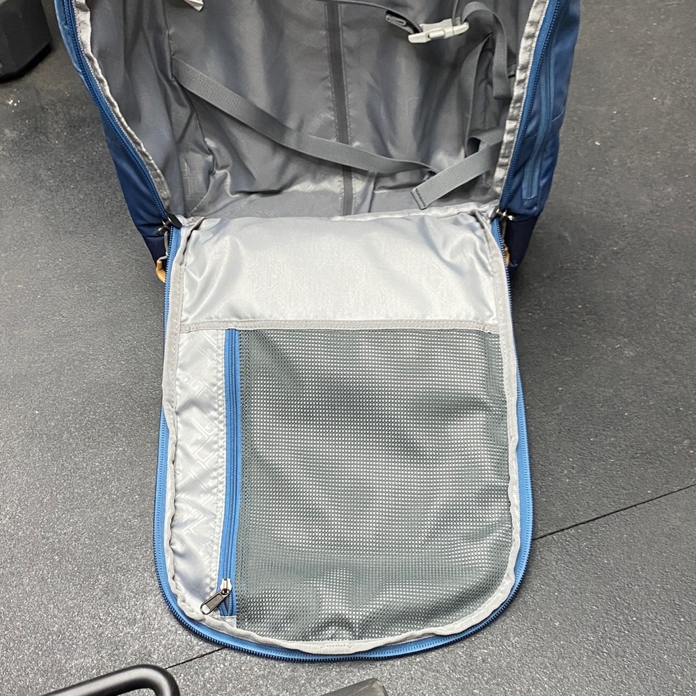 Eagle Creek Switchback 22" BLUE Upright Carry On Wheeled Suitcase - Picture 13 of 15